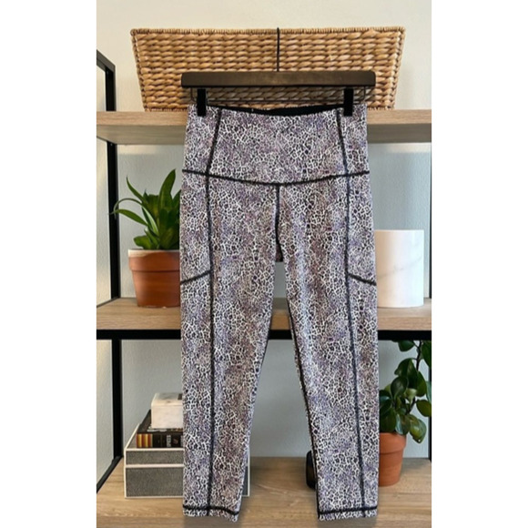 Victoria's Secret Cotton Yoga Mid-Rise Leopard Print Capri Leggings Small 2-6 - Picture 1 of 4